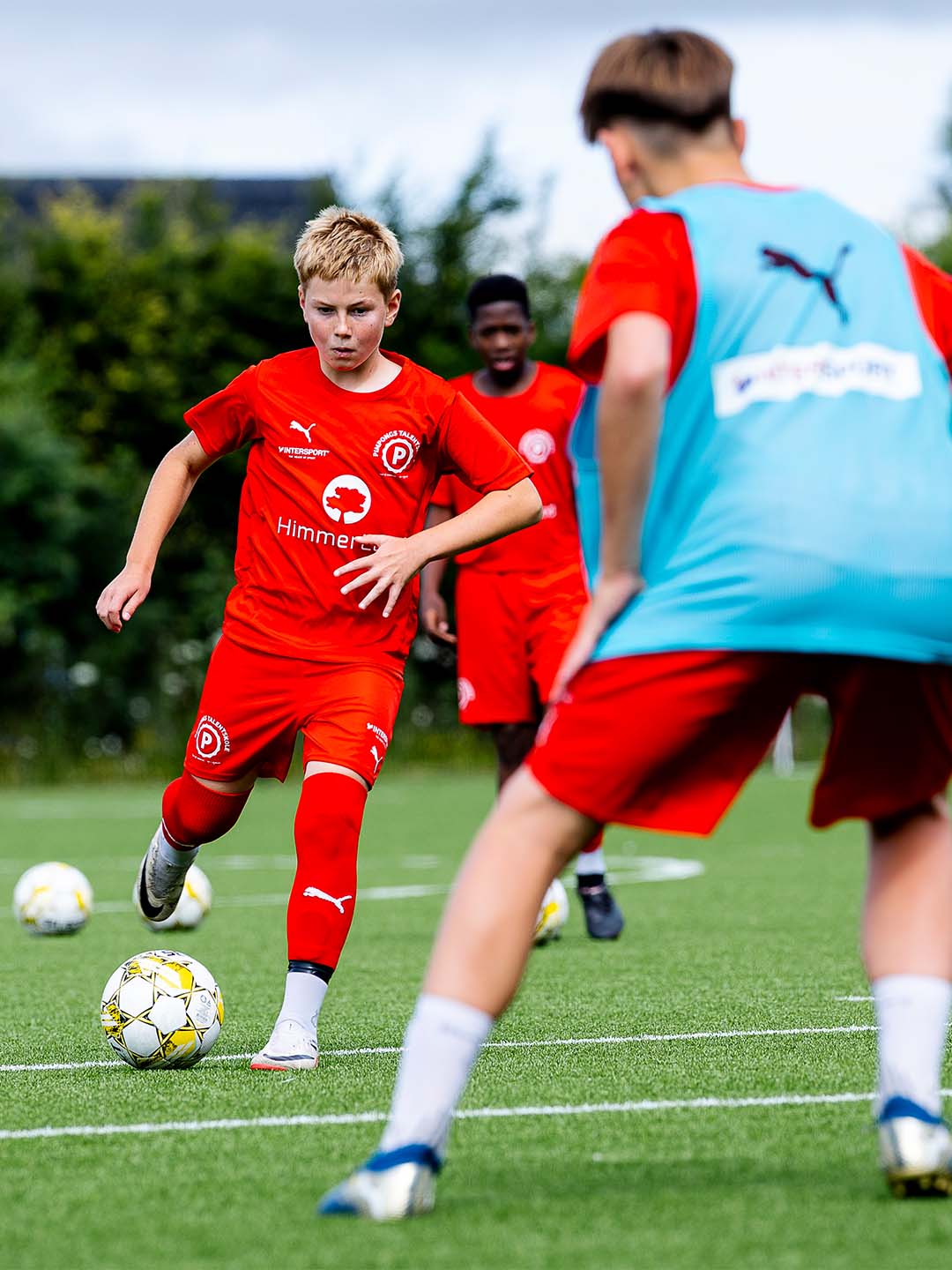 Fodboldskolen er for piger og drenge