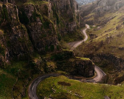 gorge-road-canyon-valley cliff top view of cheddar gorge