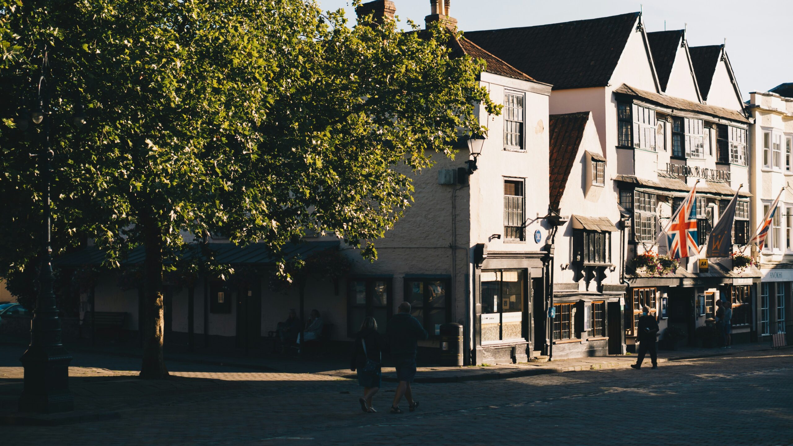 haydon-jgXQM9-Hwvk-unsplash A street in the city of Wells