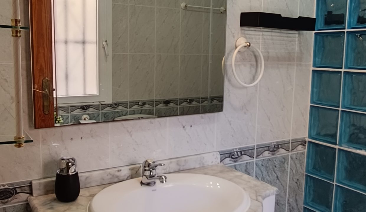Bathroom With Shower And Bidet Toilet - PM Torrevieja