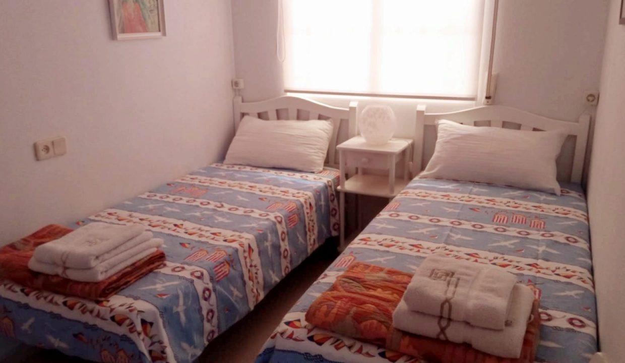 Bedroom With Two Single beds - PM Torrevieja