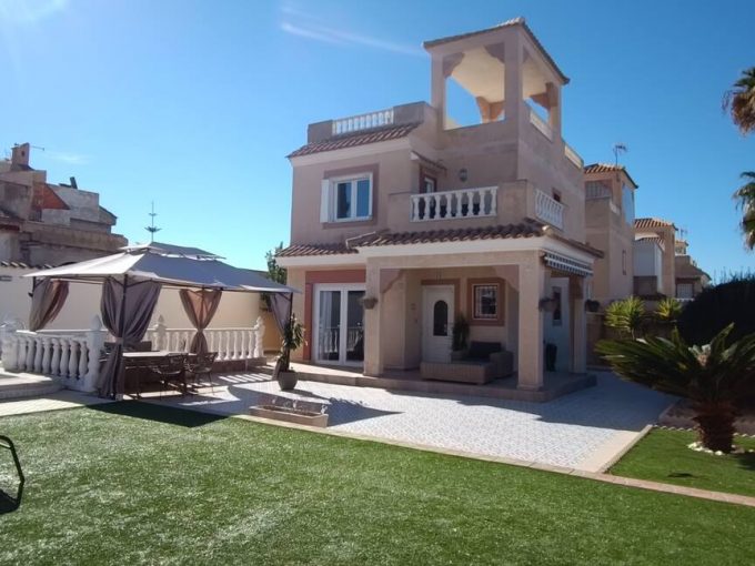 FAMILY FRIENDLY VILLA WITH PRIVATE POOL Header Image - PM Torrevieja