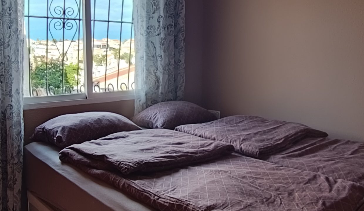 Full Bed With Ceiling Fan And Window - PM Torrevieja