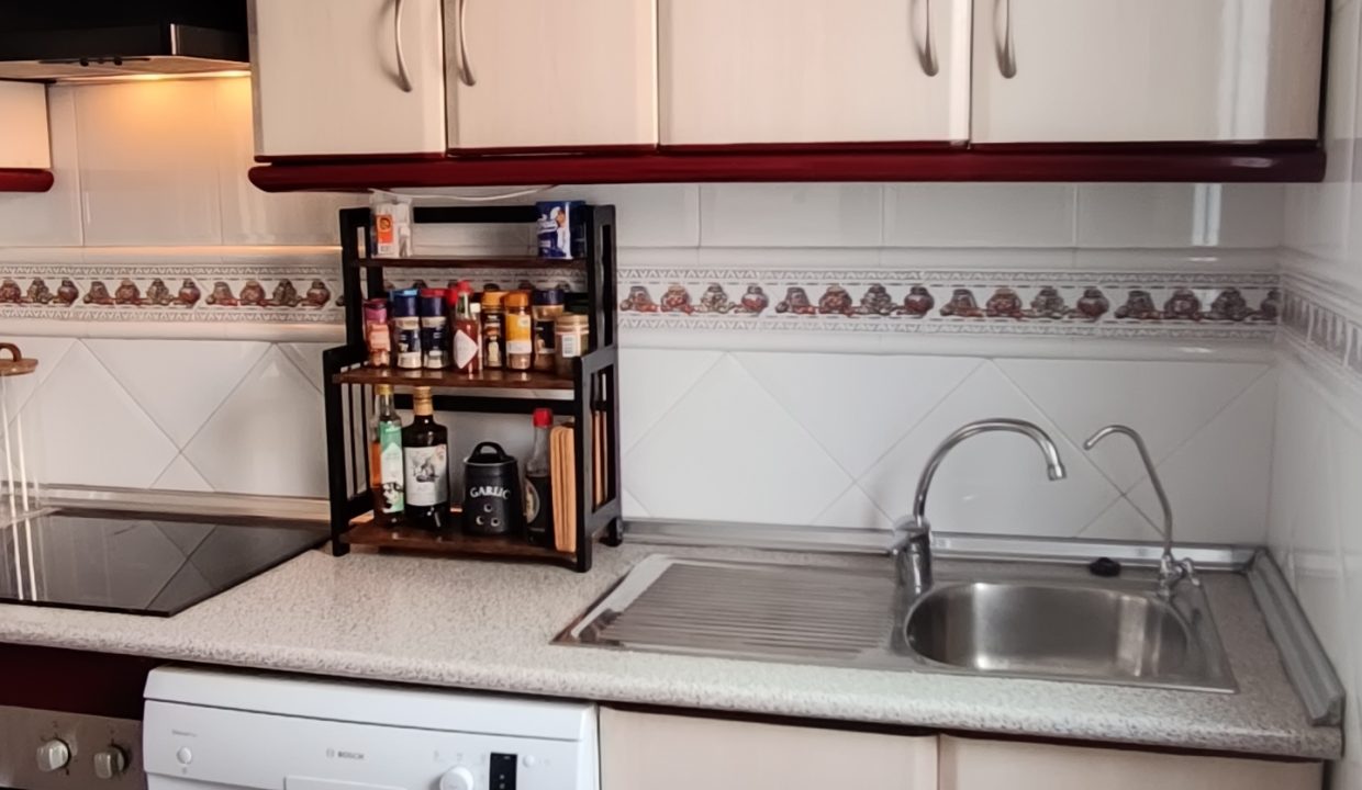 Kitchen With Sink - PM Torrevieja