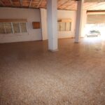 Commercial space of 200m2 in Guardamar del Segura (Alicante - Costa Blanca) next to the entrance of the pine forest. This commercial property is fully prepared to reform and a new business. It has 2 bathrooms on the premises. Ideal for new businesses. It is located next to the area of the Sup-7 new village.