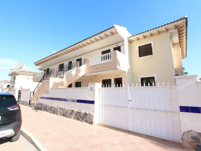 Nice apartment located in Ciudad Quesada. The house has two large bedrooms with fitted wardrobes