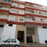 This fantastic apartment is located in the center of Montesinos and has 3 bedrooms with fitted wardrobes. Two full bathrooms. Separate kitchen with patio