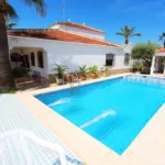 Villa of 170 m2 with private pool and large plot of 962 m2 in Ciudad Quesada - Costa Blanca South. The property has a big porch facing East and one of the 4 bedrooms has terrace. It also has 3 bathrooms