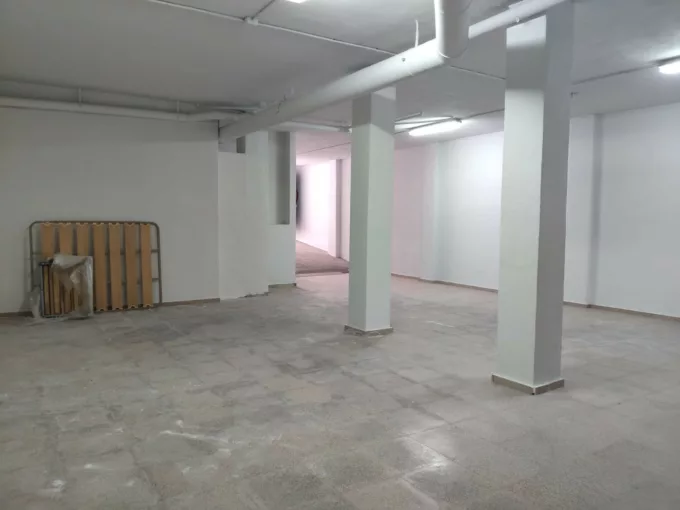 Large commercial premises with smoke outlet in the center of Guardamar del Segura