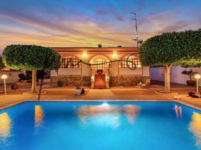 Villa With Pool - Villa For Rent
