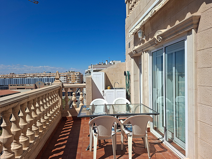 Bright Apartment For Rent - Featured Image
