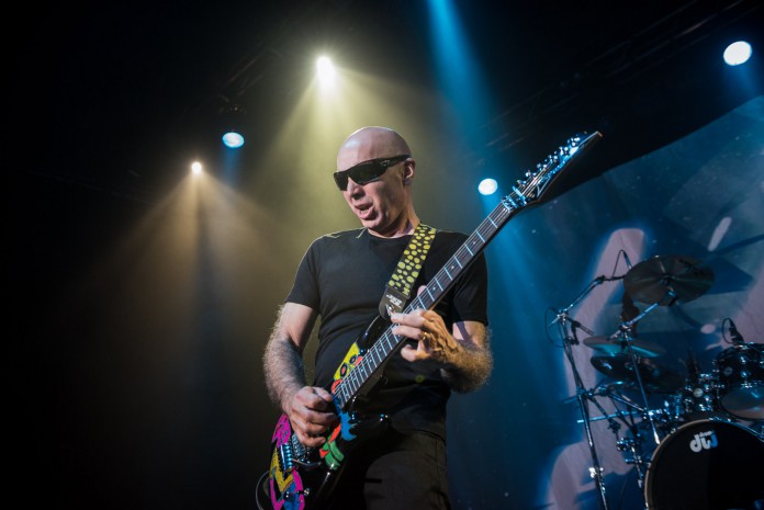 Joe Satriani, Amager Bio