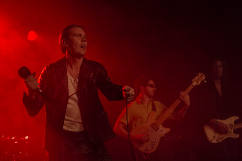 Alex Cameron, Lille Vega