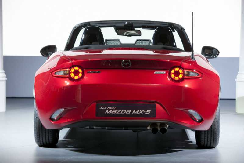 2015-Mazda-MX-5-rear-2-carwitter.jpg