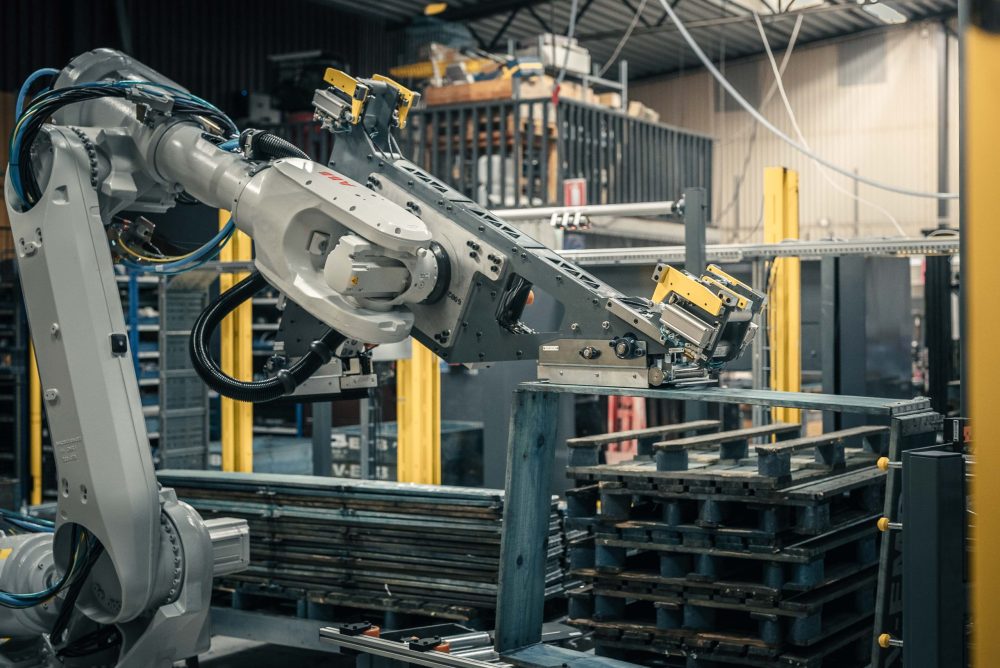 Automation Solutions with a robot pallet collar builder