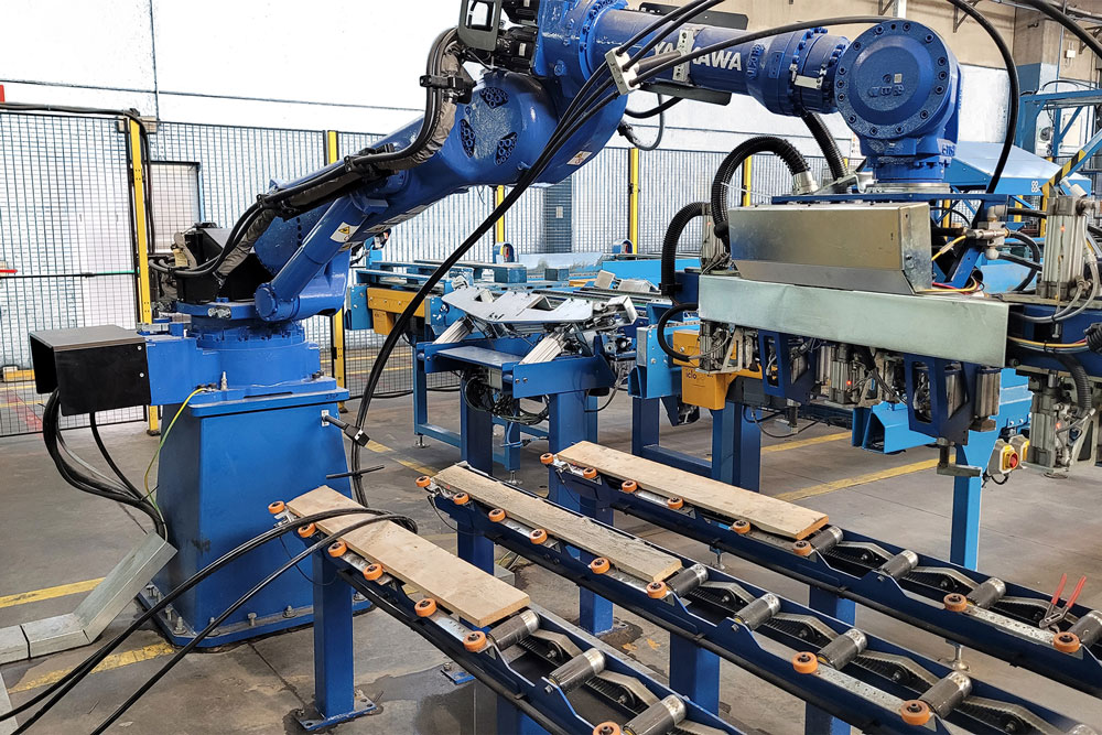 Blue Auto Nailing Board Machine in Factory with Pallet