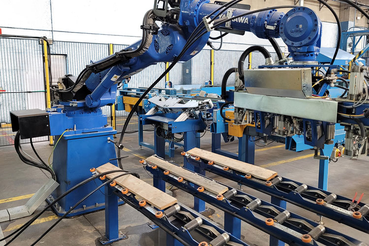 Blue Auto Nailing Board Machine in Factory with Pallet