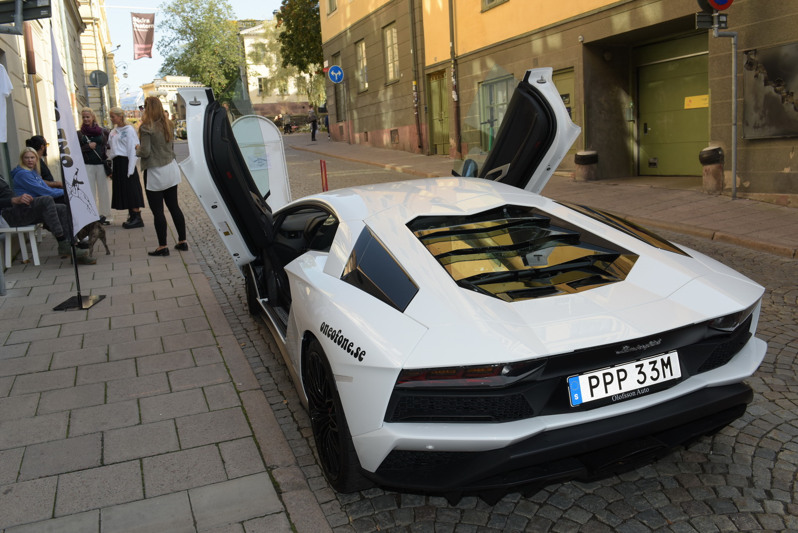 Jan Emanuel Johansson stöttar sonen Matteus i dennes nya ...