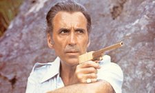 man-with-the-golden-gun-008