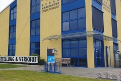 Vorderseite der Ladestation an der Schaumanufaktur in Ribnitz-Damgarten