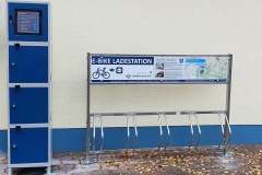 Verschließbare E-Bike Ladestation gegenüber der der Kunstmühle Schwaan