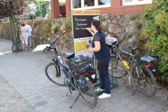 Vorderseite der Ladestation  "Bäckerei Scherff" in der Feldberger Seenlandschaft