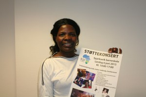 Celine Askevold driver organisasjonen Bringhopeinafrica.com, og arrangerer støttekonsert i Spjelkavika 6. juni.