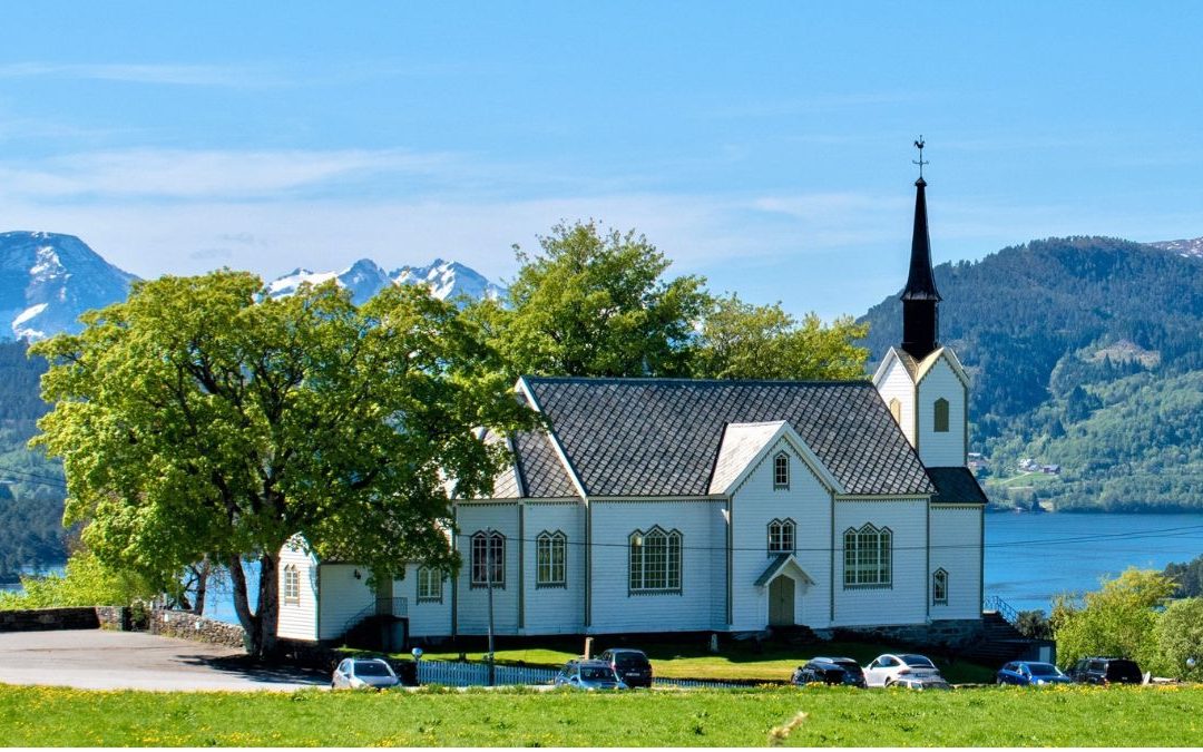 Besøk fra Ukraina i Skodje kyrkje