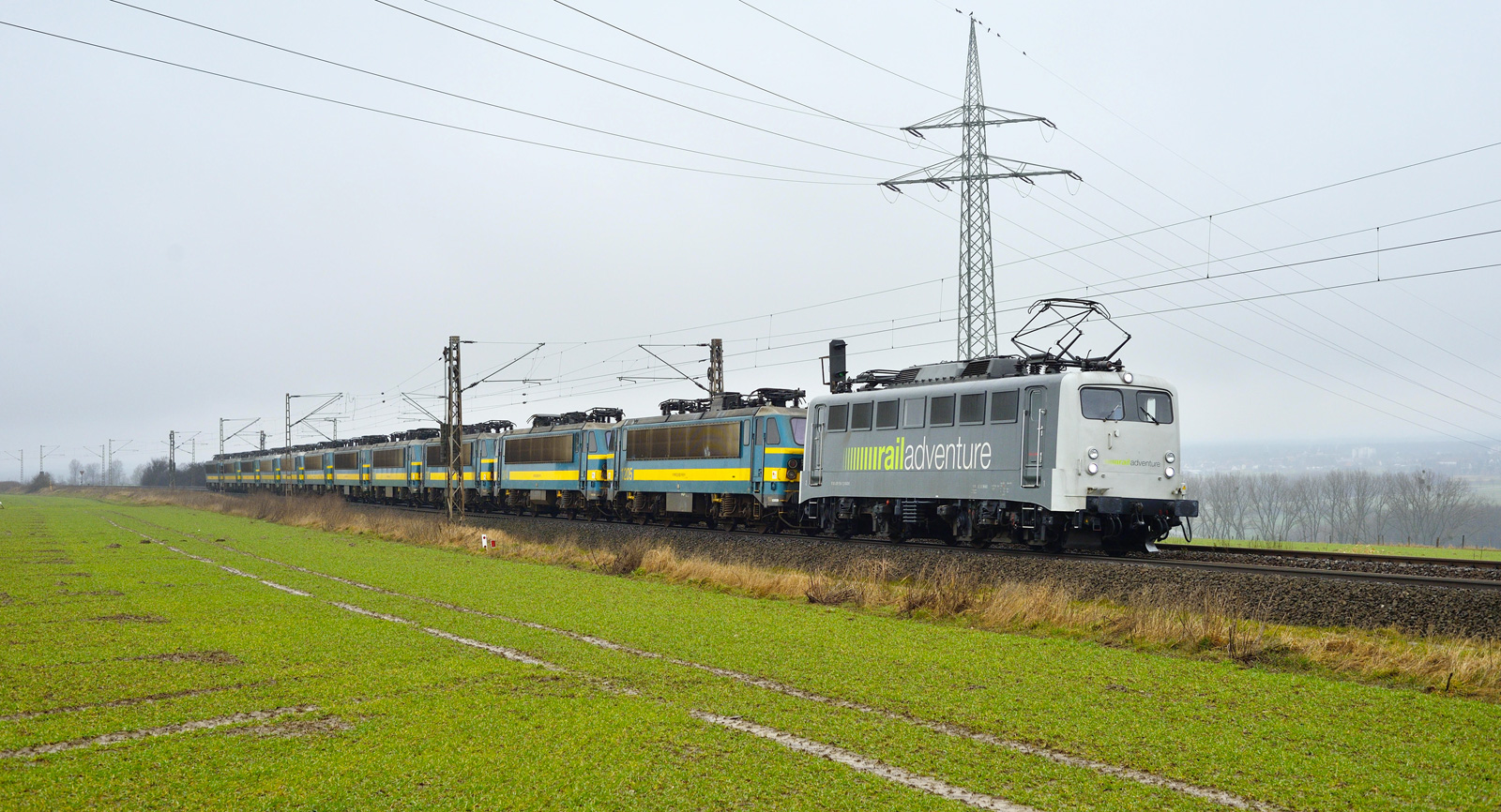 1201, 1202 en 1204-1212 on their way to the Czech Republic behind RailAvneture 139 558. 05.03.2016, Benhausen. Copyright Martin Lauth