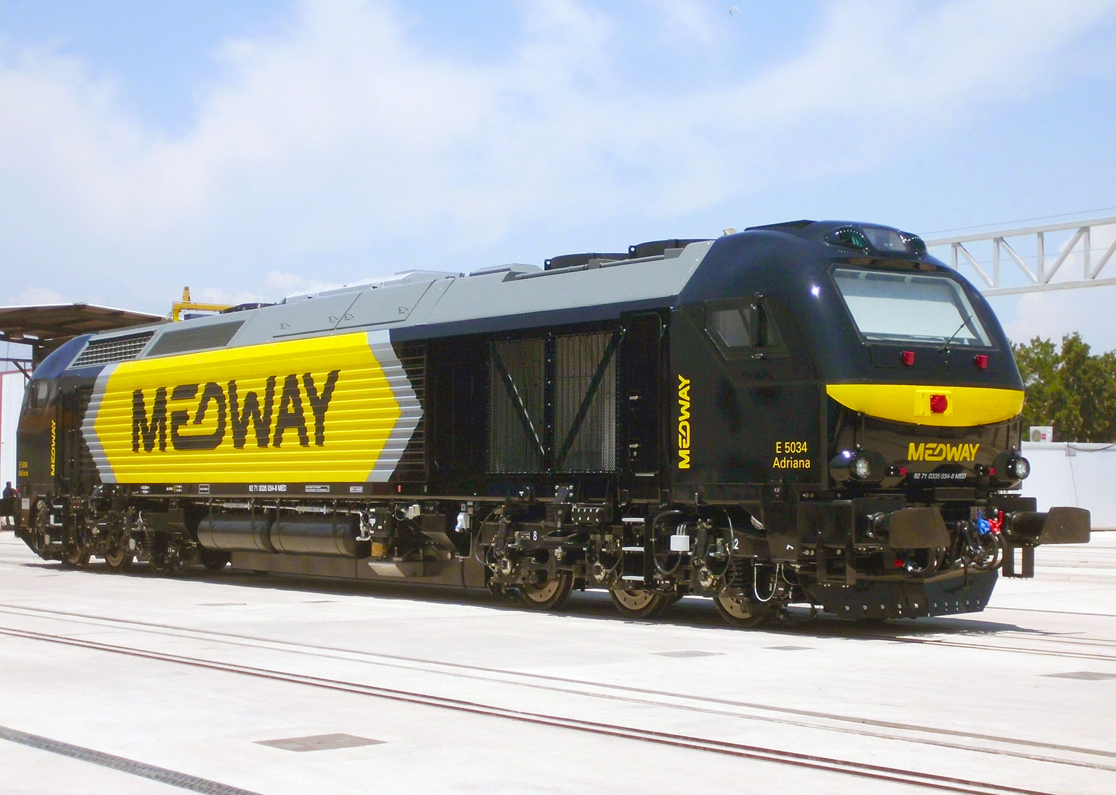 [PT] Medway starts repainting former CP Carga electrics Railcolor News