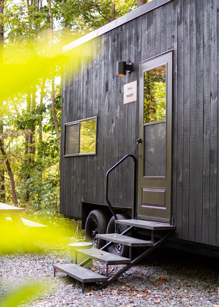 Johns tiny house, Peggy
