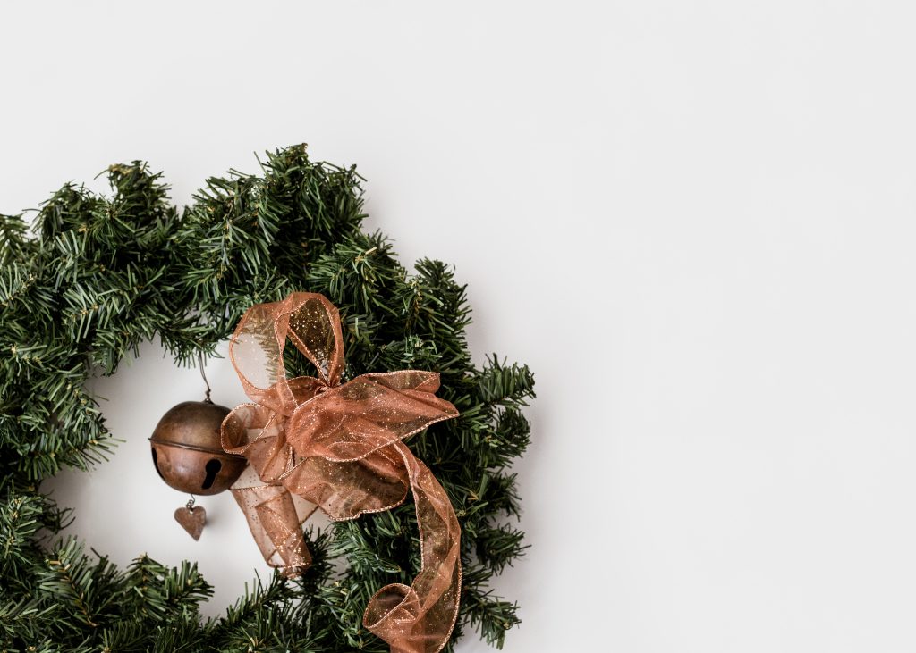 Wreath with a bow and a bell.