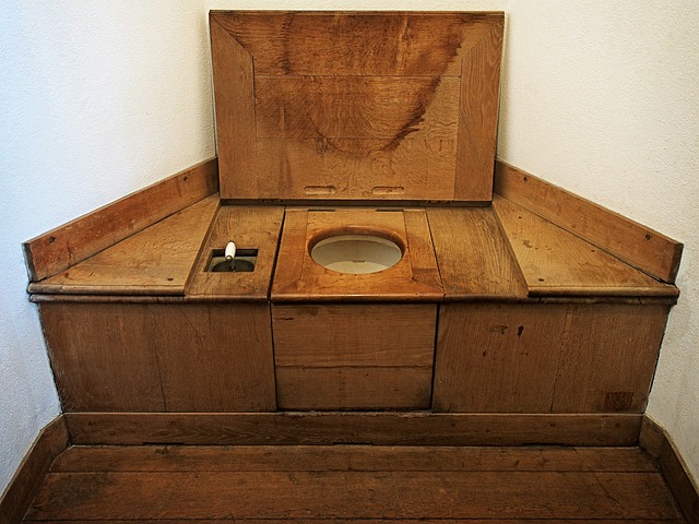 Built-in composting toilet