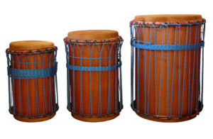 Reparation af trommer: Djembe, Doundoun, Congas, Bongos, Shamantrommer, Rammetrommer, Davul, Darbuka og andre håndtrommer.