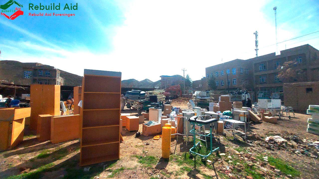 To containere med skole- og hospitalsudstyr sendt til Afghanistan Rebuild Aid Forening - Saifrood Unity and Aid Organization