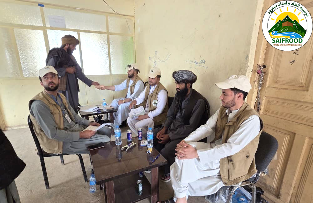Community representatives and SUAO humanitarian staff coordinate beneficiary verification during the emergency cash distribution supported by Rebuild Aid Forening and DERF.