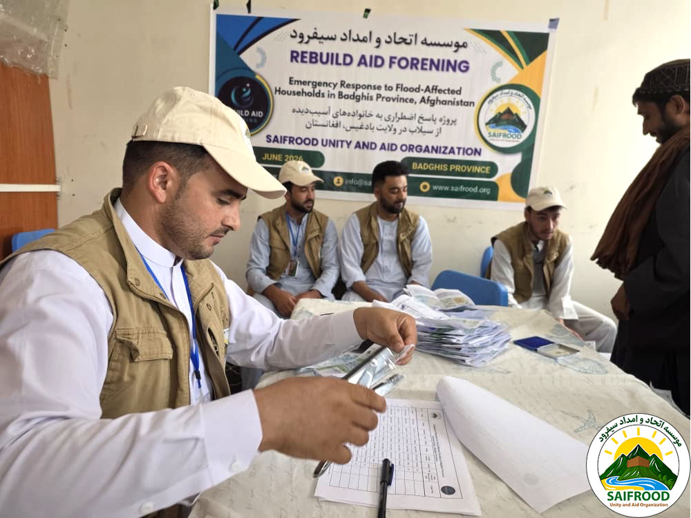 Community meeting organized by Saifrood Unity and Aid Organization (SUAO) and Rebuild Aid Forening before DERF-funded emergency cash assistance distribution.