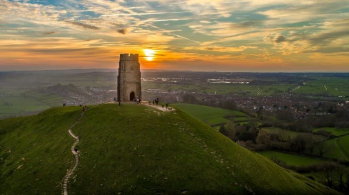 Glastonbury, il regno della musica, sospeso tra mito e leggenda