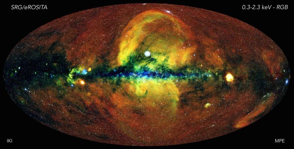 Crisi del modello cosmologico standard. L'universo sembra più sottile, topologia cosmica esotica