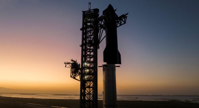 SpaceX assembla il razzo Starship