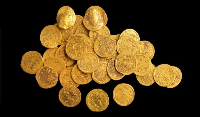 44 monete d'oro bizantine trovate in Israele