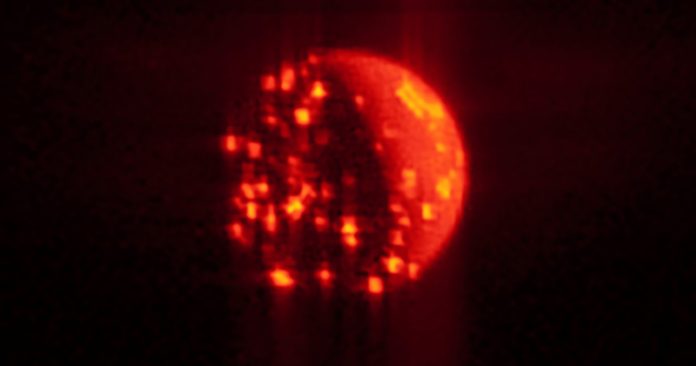 Registrata una potentissima eruzione vulcanica sulla luna di Giove Io