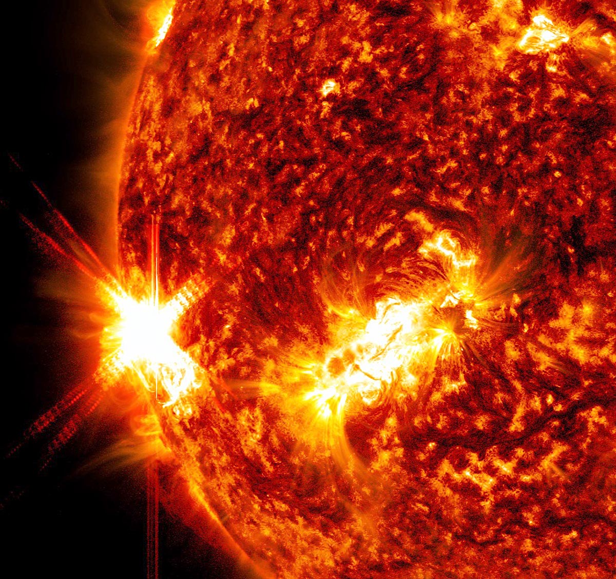 Il Sole ha emesso un brillamento di classe X1.9, tempesta solare