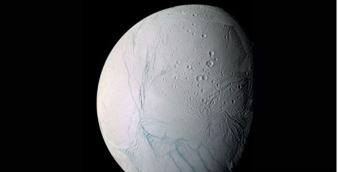 Encelado: trovata nei dati di Cassini una molecola marker della vita