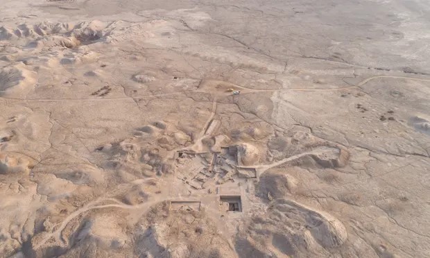 Una veduta aerea del sito di scavo a Tello, in Iraq. I Sumeri abitavano l'antica regione del Mediterraneo orientale della Mesopotamia. Fotografia: British Museum/PA