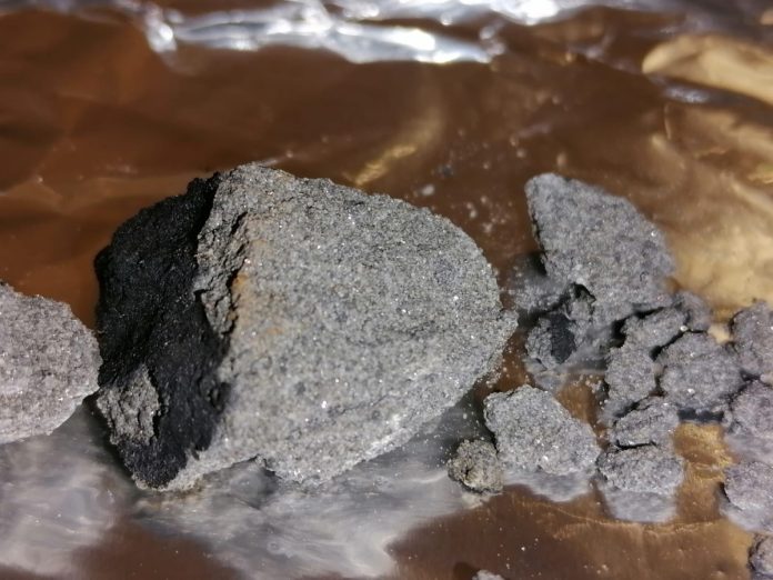 Frammenti di meteorite cadono su un balcone a Matera