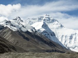 I turisti diffondono batteri e virus congelati sul monte Everest