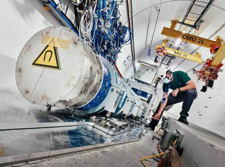 Il rivelatore di particelle FASER, situato in profondità nel sottosuolo del Large Hadron Collider del CERN, è stato costruito principalmente con pezzi di ricambio di altri esperimenti al CERN. Credito: Foto per gentile concessione del CERN
