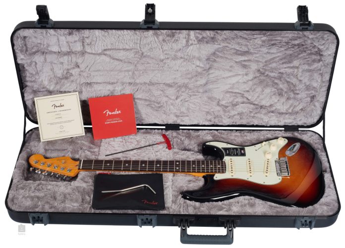 Come Fender realizza la sua iconica Stratocaster - video