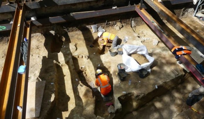 Necropoli di 2000 anni rinvenuta nel centro di Parigi